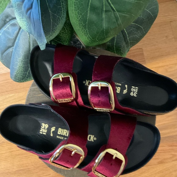 Birkenstock Women's Arizona Velvet Sandals in Burgundy with Gold Buckles - Picture 3 of 6